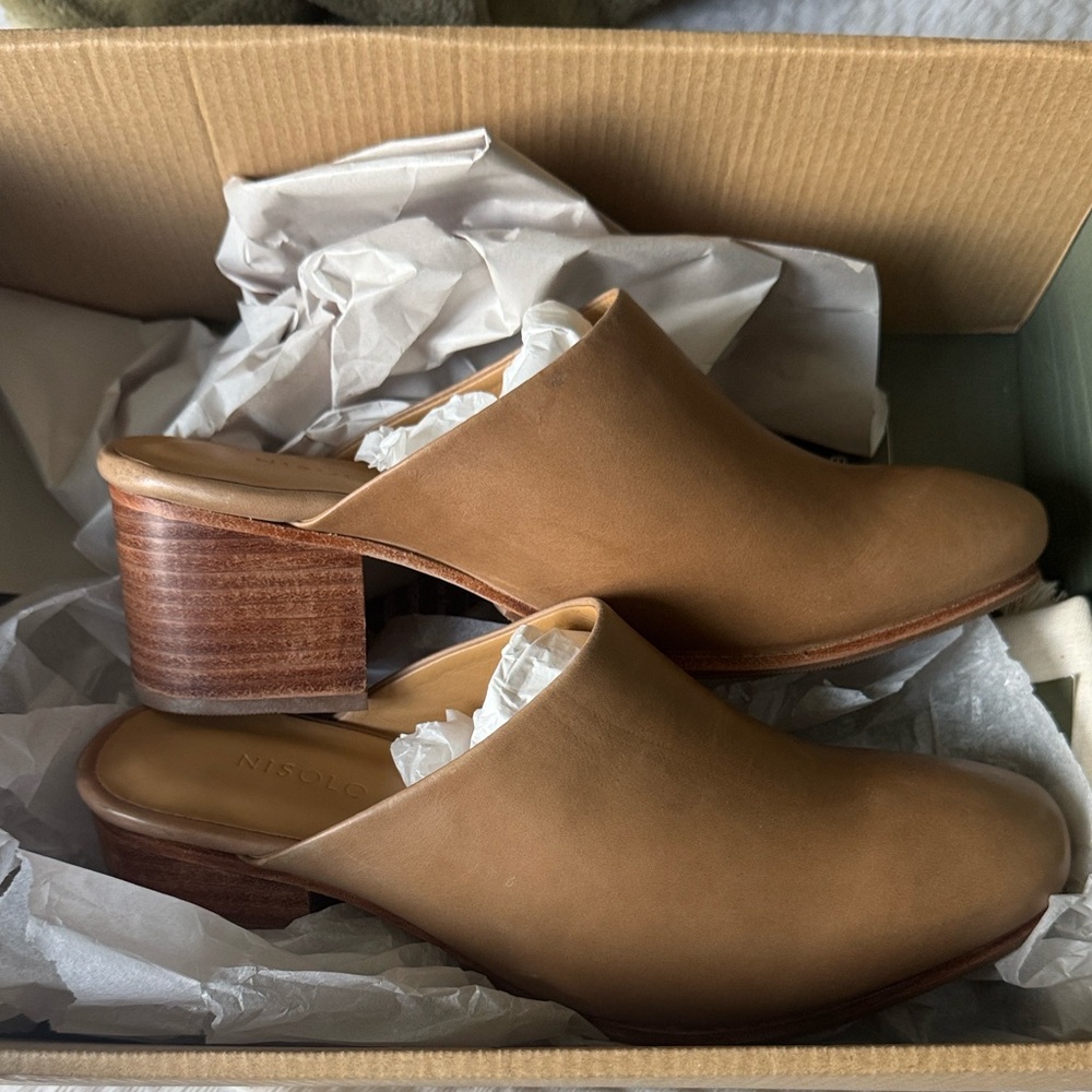 NWT Nisolo All Day Heeled Mule Almond Size 7.5